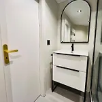 Chez Sandrine, Mon Elegant + Parking Apartment