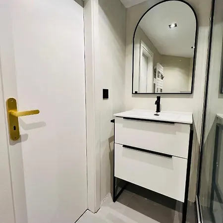 Chez Sandrine, Mon Elegant + Parking Апартаменты