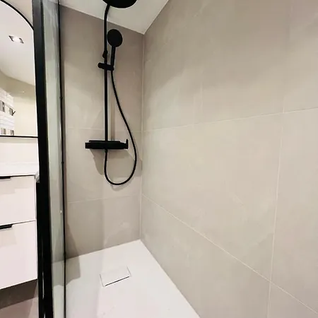 Chez Sandrine, Mon Elegant + Parking Apartment *
