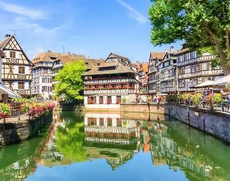 Chez Sandrine, Mon Elegant + Parking Apartment *